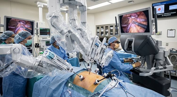 Robotic & Laparoscopic Surgery